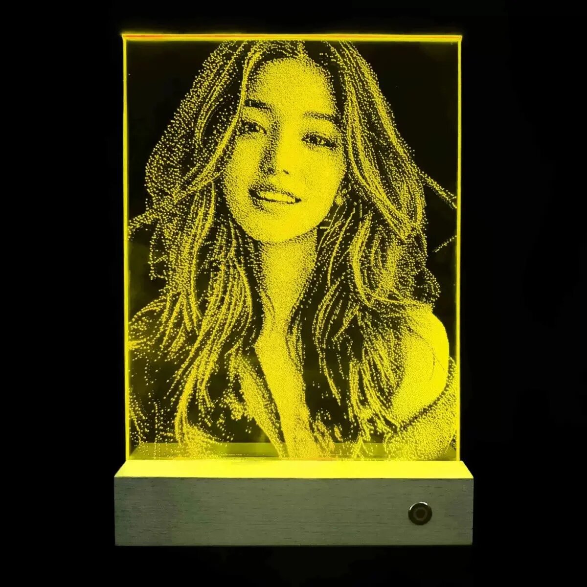 Hand-Carved Glass Portrait: Chinese Intangible Heritage Hammer Art