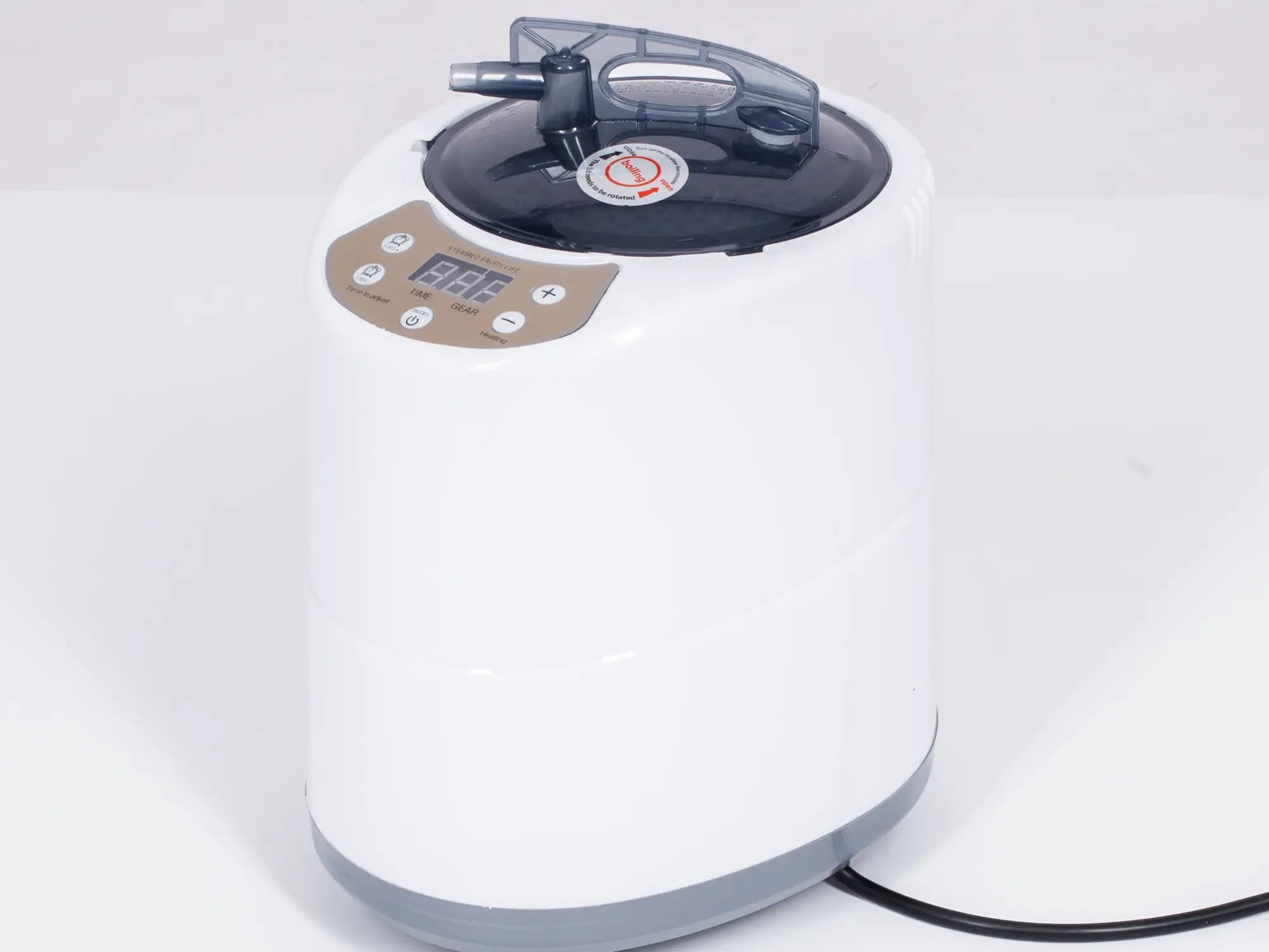 the white steamer has 3l capacity